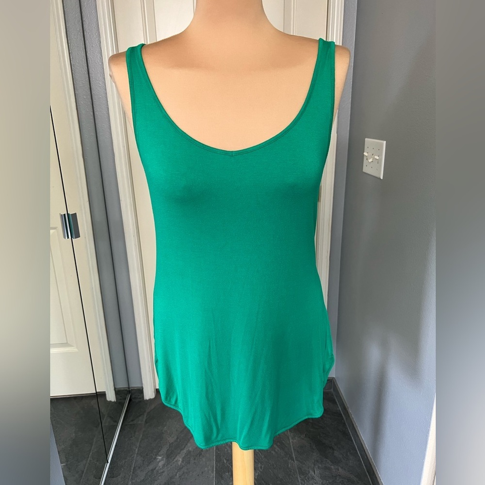 Soft Surroundings Green Scoop Neck Basic Tank Top